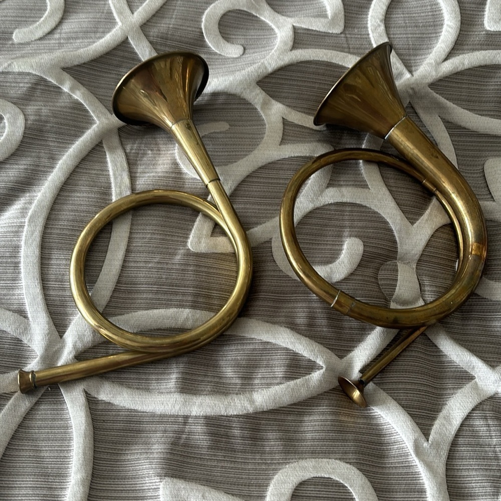 Decorator Bugles set of 2 Brass slightly Different - Picture 2 of 10